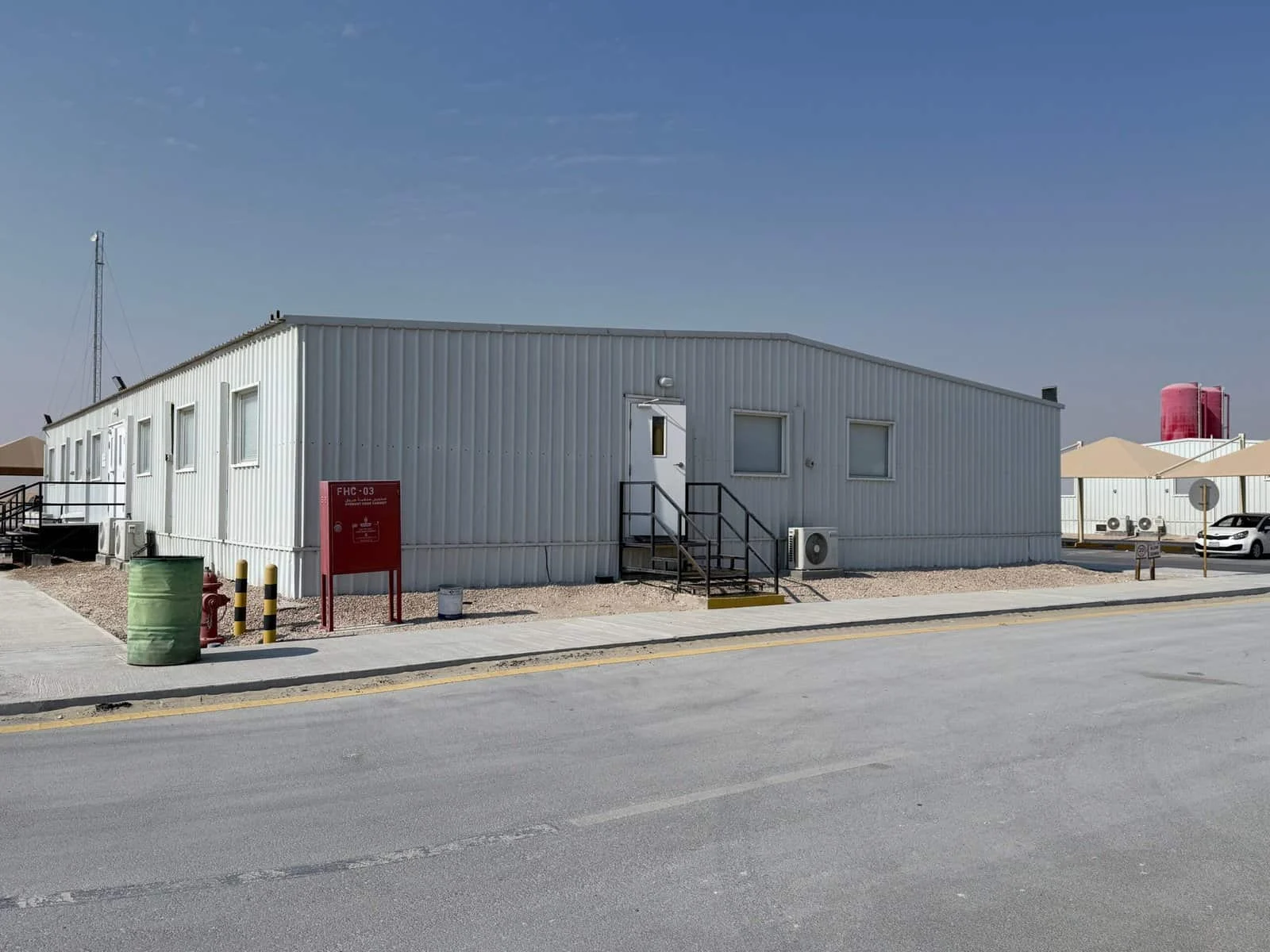 Expandable modular house shown in its deployed configuration
