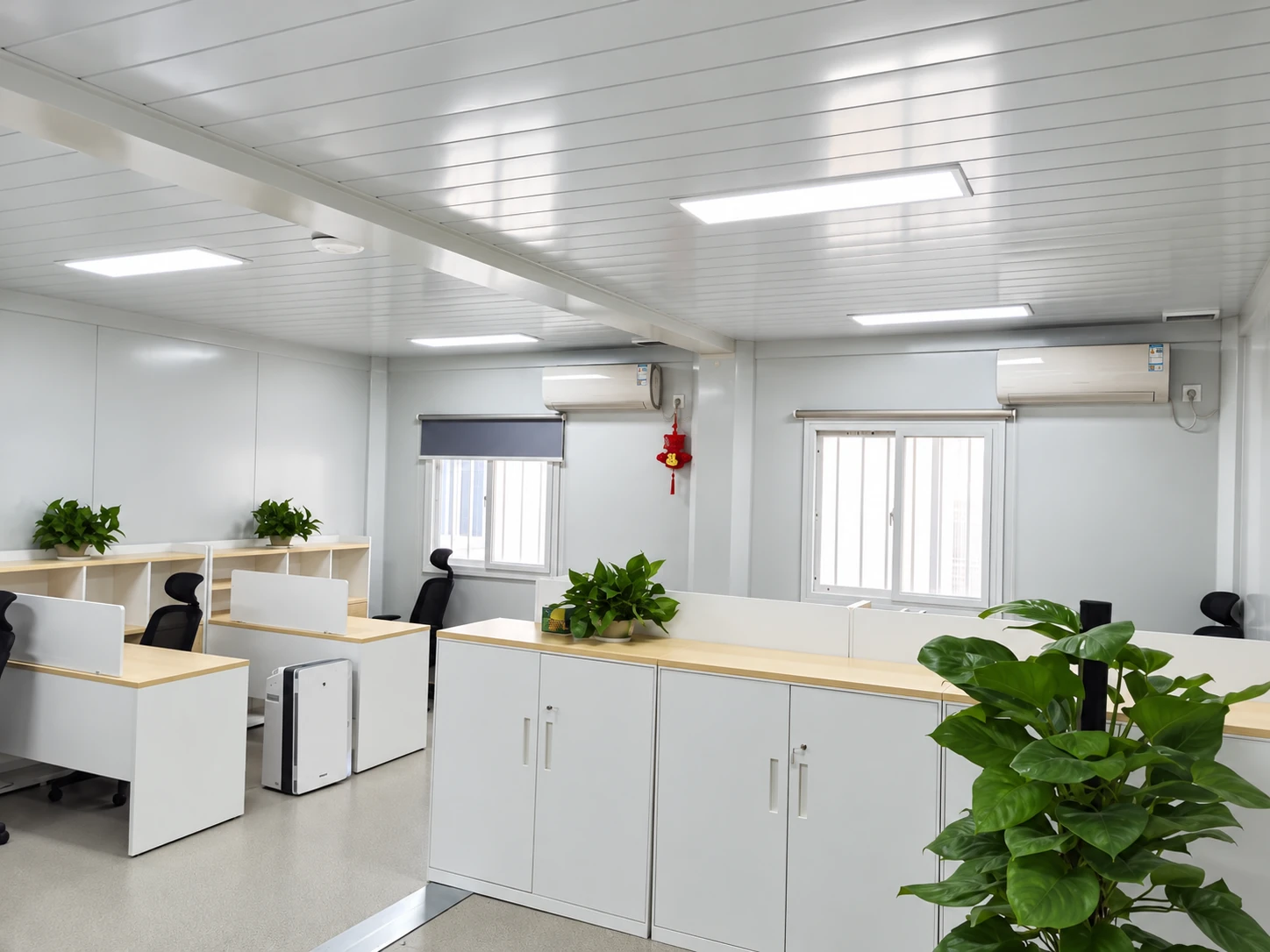 Configuration reference: Modular office workspace with desks, storage cabinets and wall-mounted air conditioning