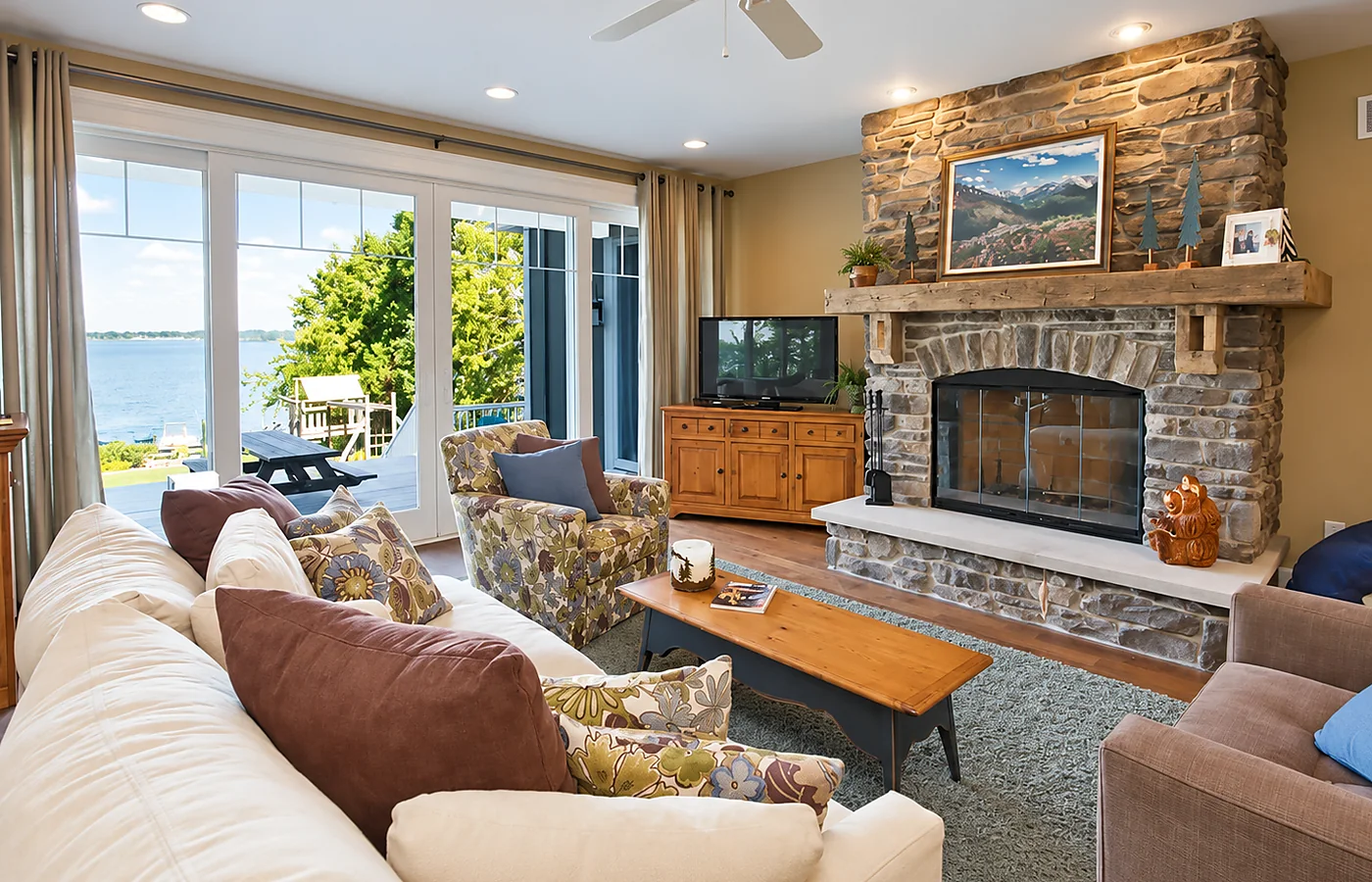 Living room configuration reference for a custom light steel villa